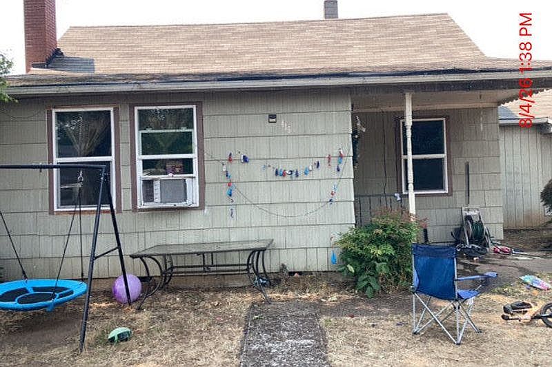 1st image of 415 SW River Dr