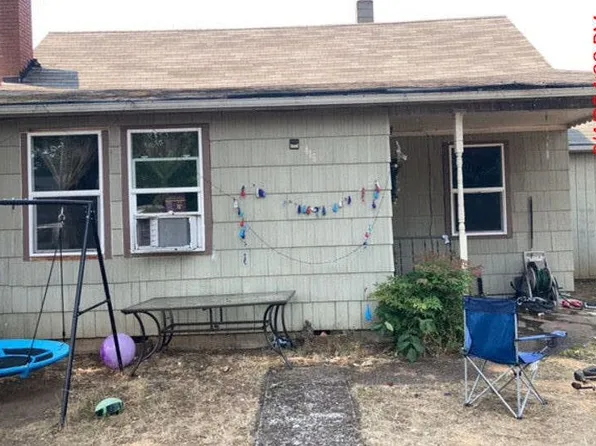 415 SW River Dr, Dallas, OR 97338