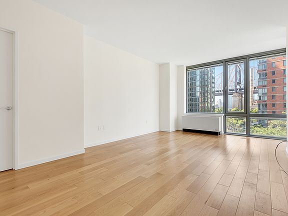 3rd image of 455 Main St APT 5A