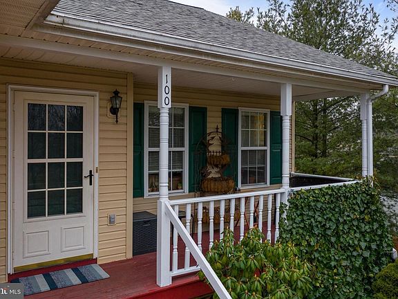 3rd image of 100 Deer Hill Ct
