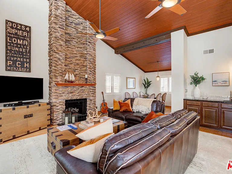 1106 Loma Dr — Photo 1