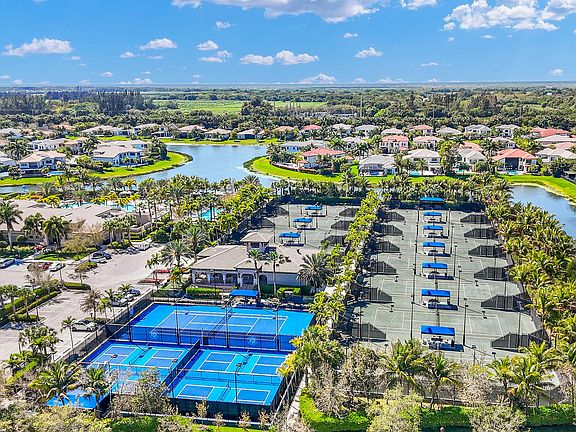 4th image of 9577 Eden Roc Court