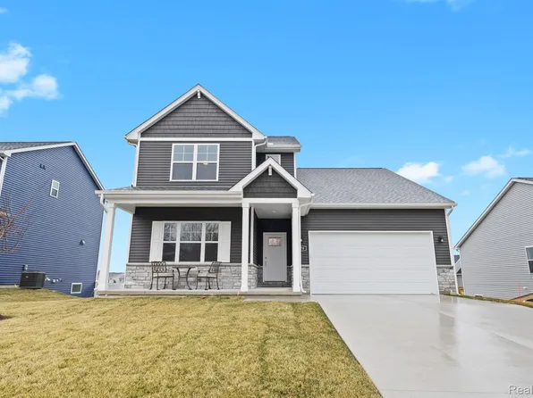 370 Jubilee Dr, Whitmore Lake, MI 48189