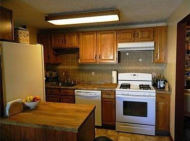 2nd image of 581 Joan St