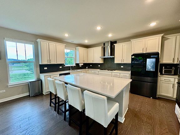 4th image of 233 Farmstead Ct