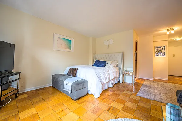 Rented by Brown Harris Stevens | media 23