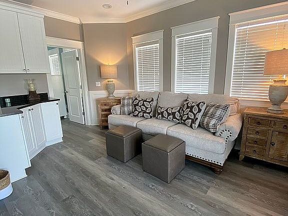 5th image of 37 Beachcomber Ln