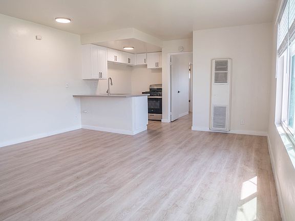 2nd image of 1643 Woodruff Ave #24