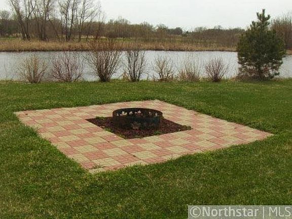 4th image of 951 Acacia Drive S