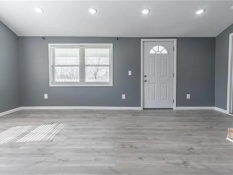 14530 Dodge Ave — Photo 15