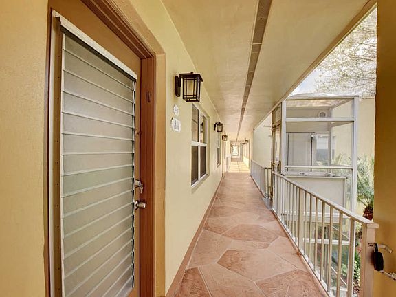 5th image of 517 Capri Pl #K