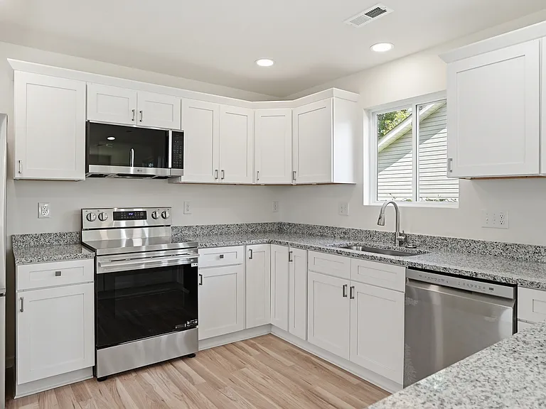 516 Singletary St SE — Photo 15
