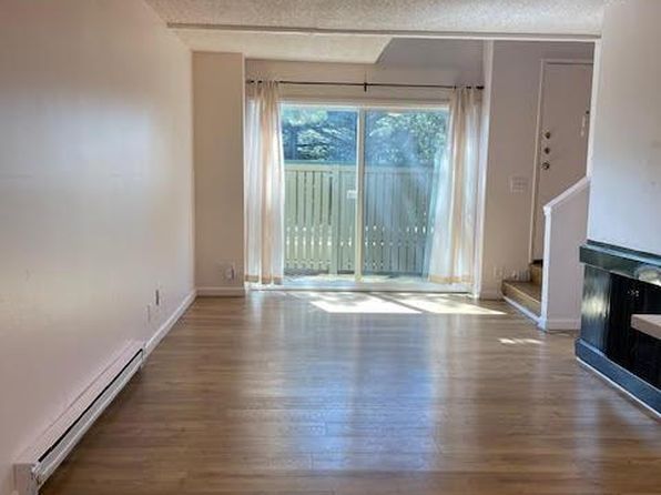 357 Half Moon Ln APT 5