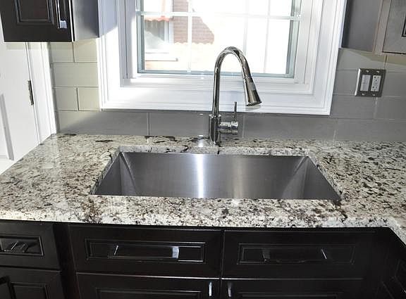 5th image of 4629 Rose St