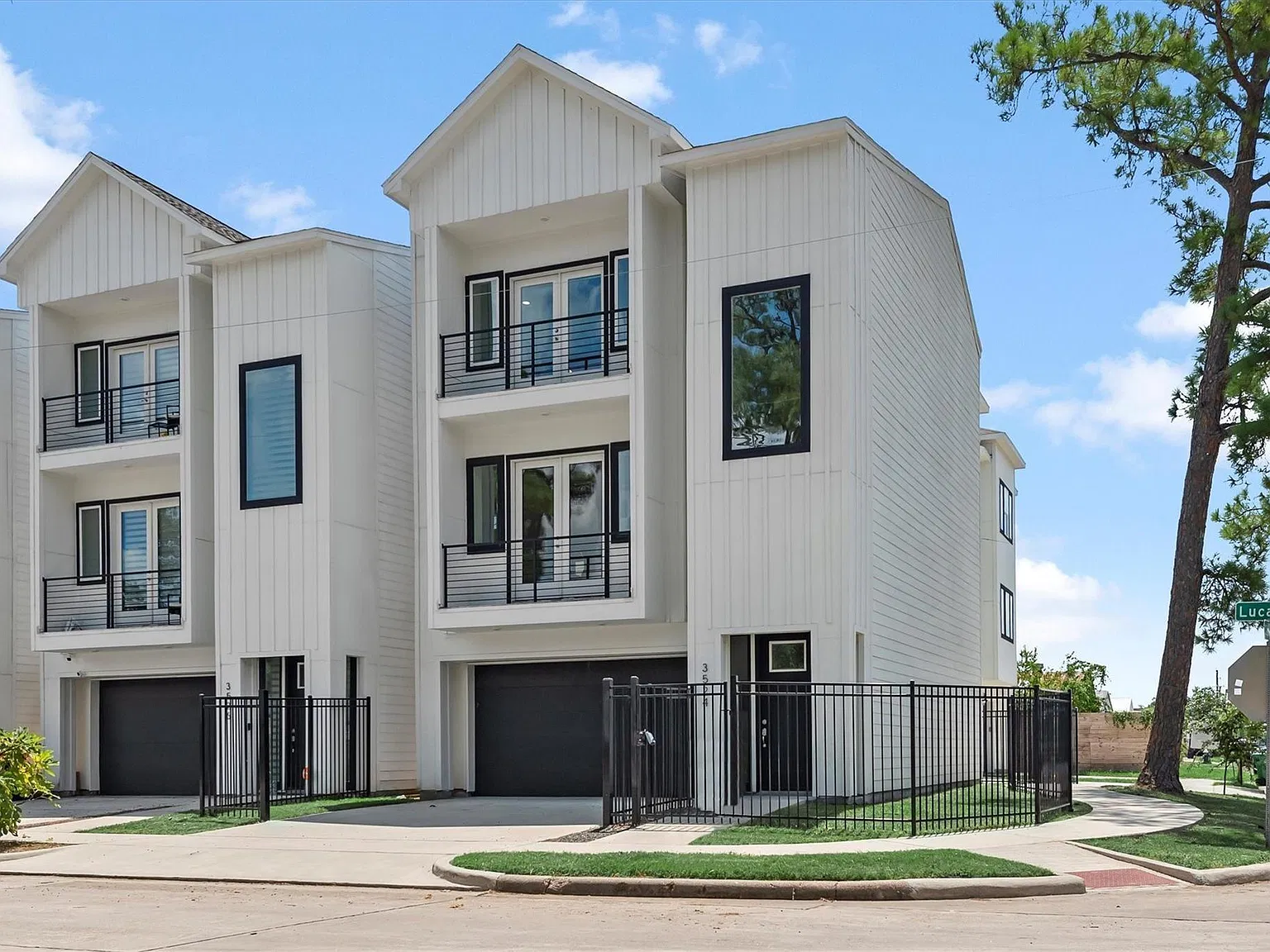 3 bed, 3.5 bath, 2247 sqft, $2,800 — Photo 1