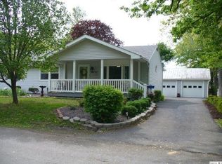 203 W Perkins St, Payson, IL 62360