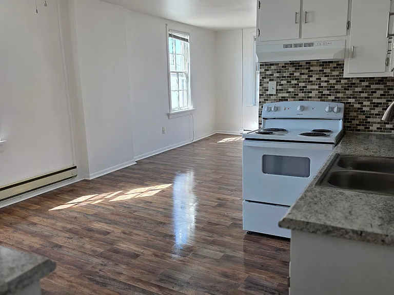 102 E Main St #4 — Photo 7