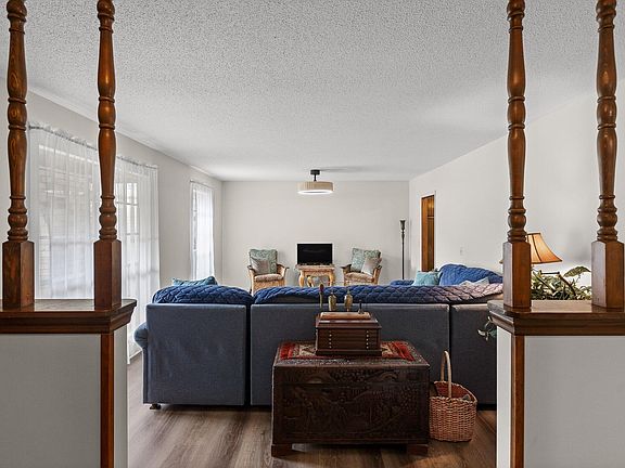 5th image of 527 Woodcroft Dr