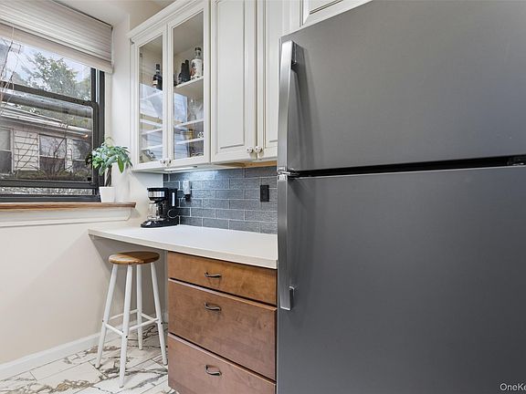 4th image of 30 Clinton Place #LB