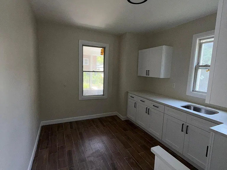 208 Myrtle Ave #H — Photo 1