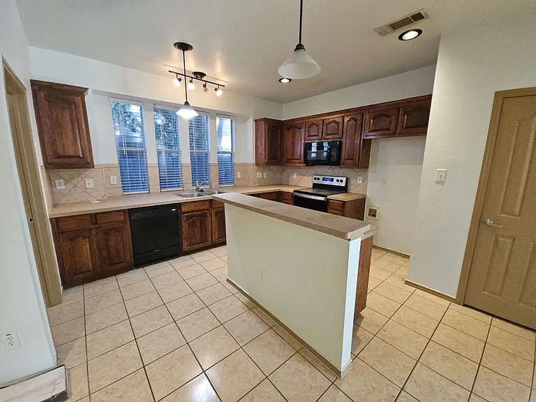 10945 Hawks Landing Rd — Photo 5