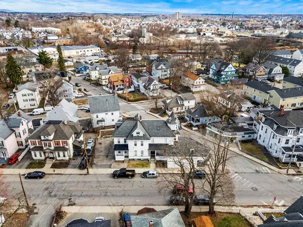 237 Branch St, Lowell, MA 01851