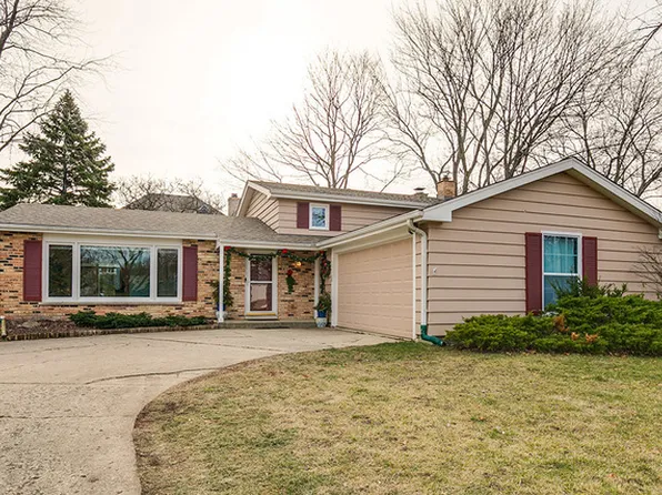 401 Greentree Pkwy, Libertyville, IL 60048