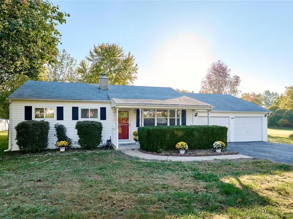 206 Hillsdale Dr, Ballwin, MO 63011