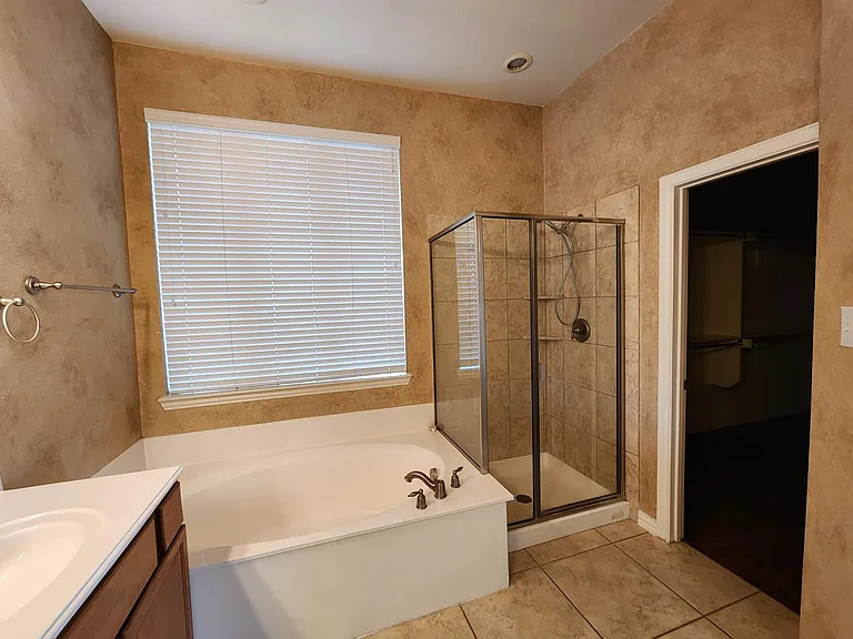 2818 Independence Dr — Photo 12