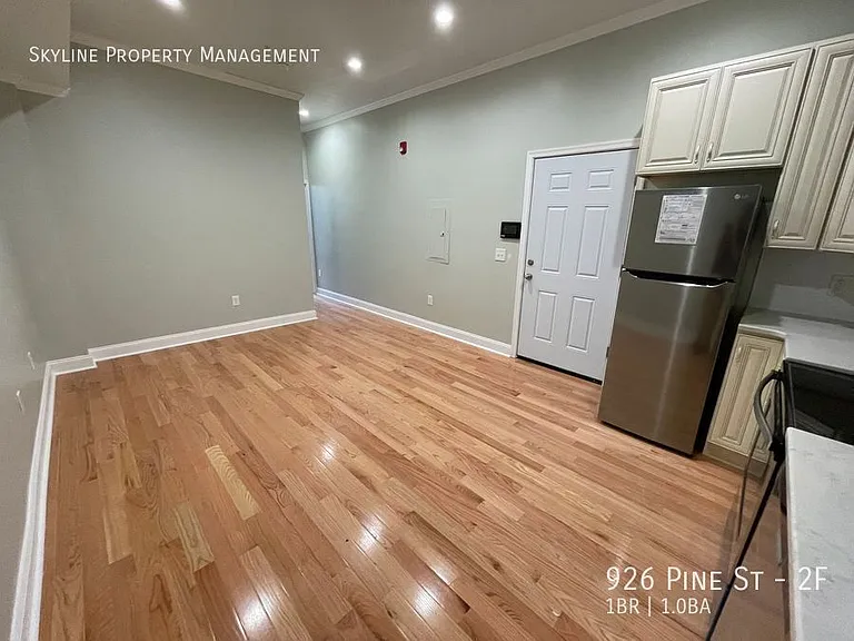926 Pine St #2F — Photo 2