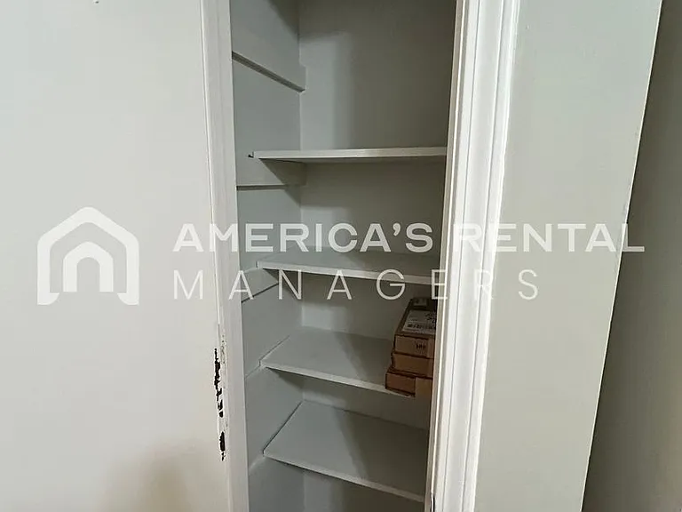 2422 Hampstead Dr — Photo 15