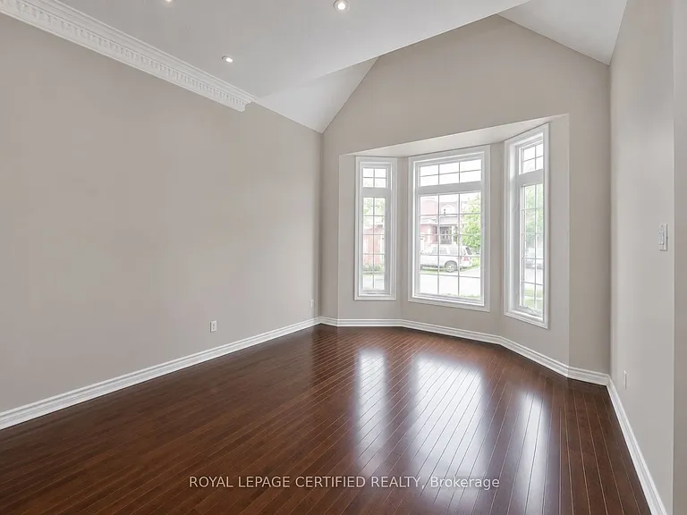2499 Highmount Cres — Photo 10