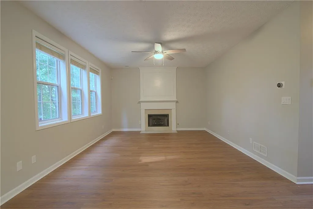 3 bed, 2.5 bath, 1846 sqft, $2,550 — Photo 2