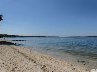 101 Crescent Beach Dr, Halesite, NY 11743