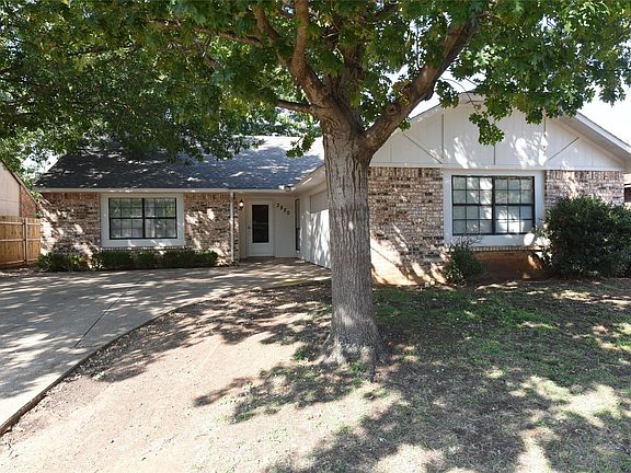 2nd image of 3820 Seven Gables St