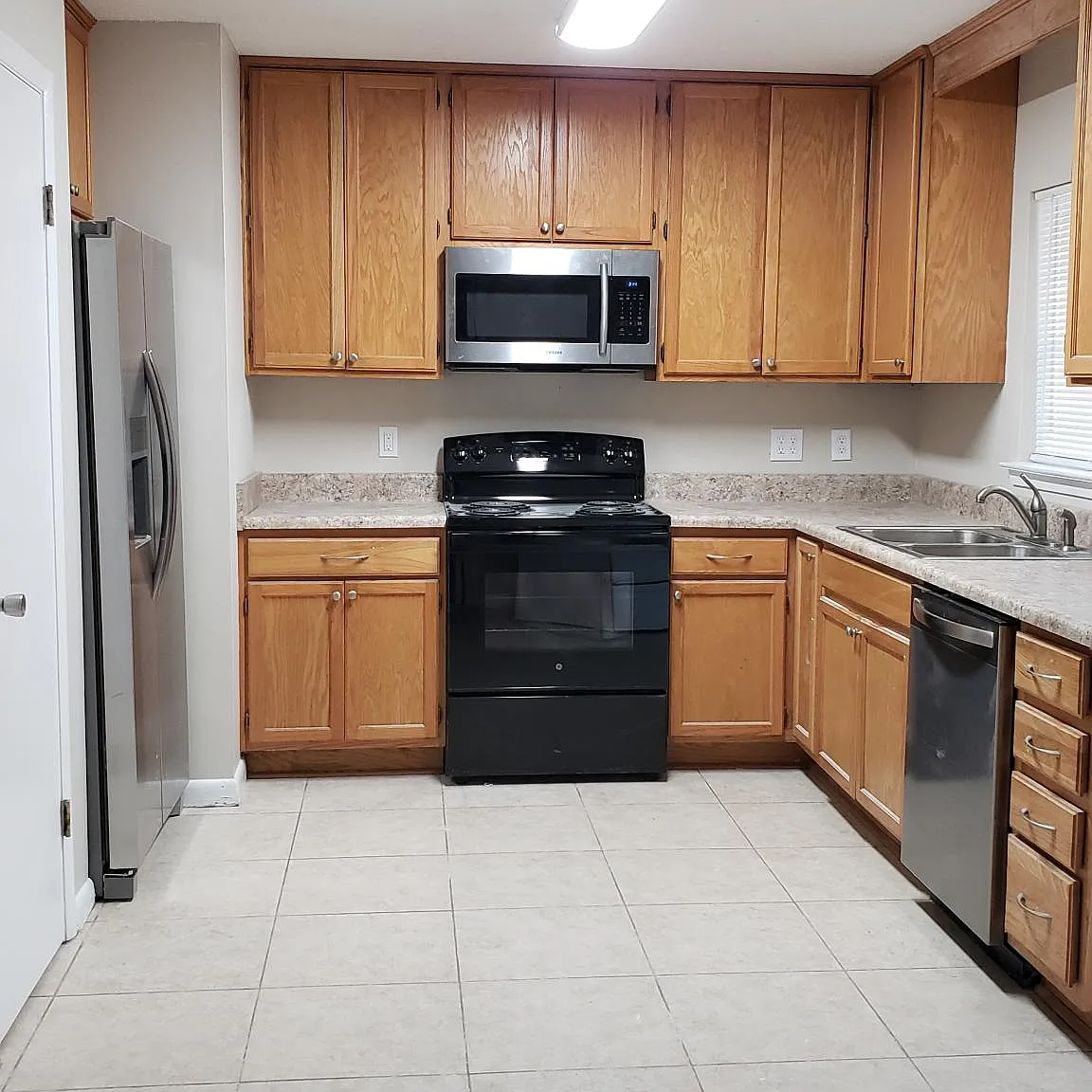 3 bed, 1431 sqft, $1,950 — Photo 3
