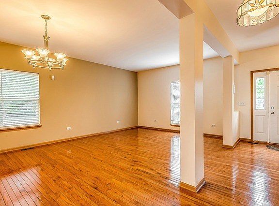 2nd image of 840 Clarendon Ct