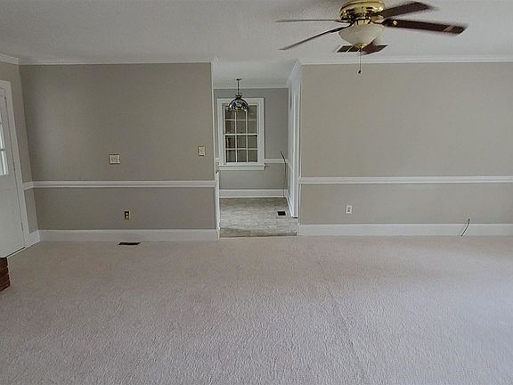 4th image of 110 Woodstock Dr