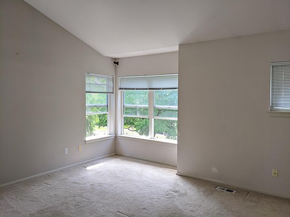 2nd image of 15634 NE 92nd Way #B1302