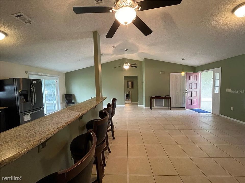 1st image of 208R Canterbury Ct