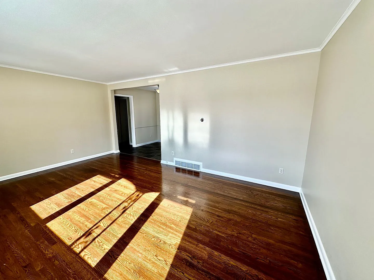 3043 Mount Holyoke — Photo 3