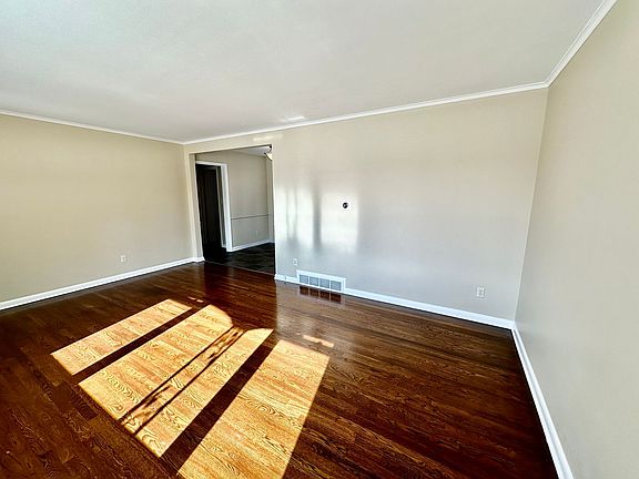 3rd image of 3043 Mount Holyoke Rd