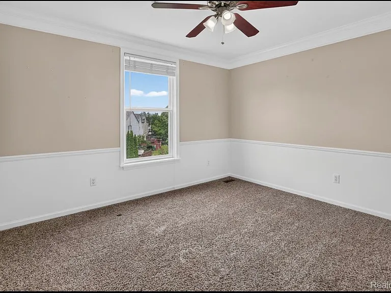 5001 Meadow Crest Cir — Photo 25