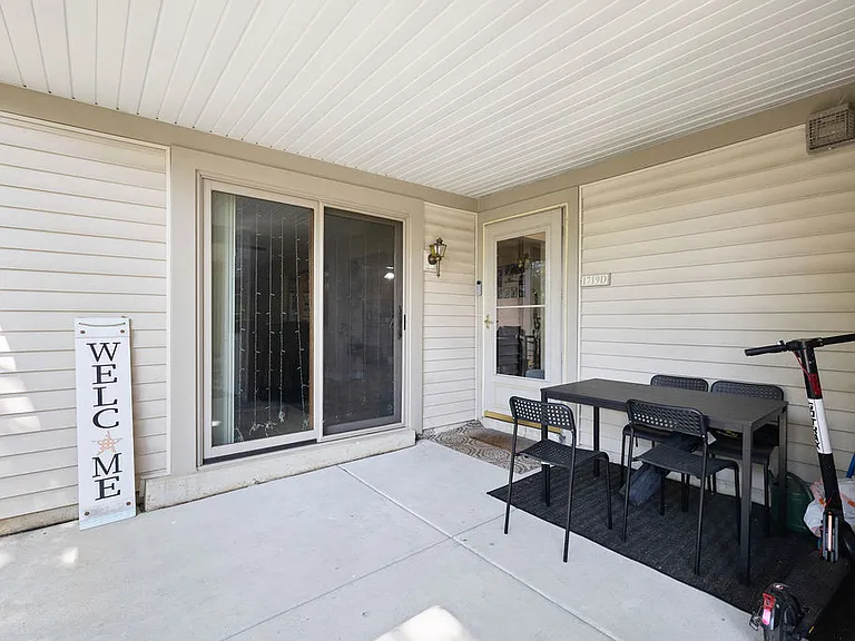 1719 Sussex Walk #D — Photo 4
