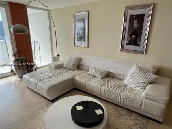 555 NE 15th St APT 28J, Miami, FL 33132
