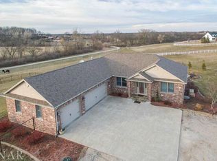 2272 E 2250 North Rd, Carlock, IL 61725