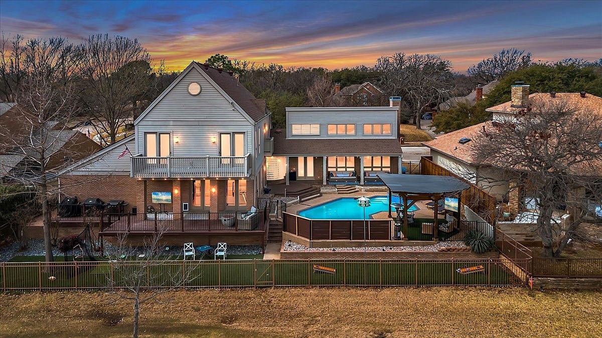 1426 Hidden Oaks Cir