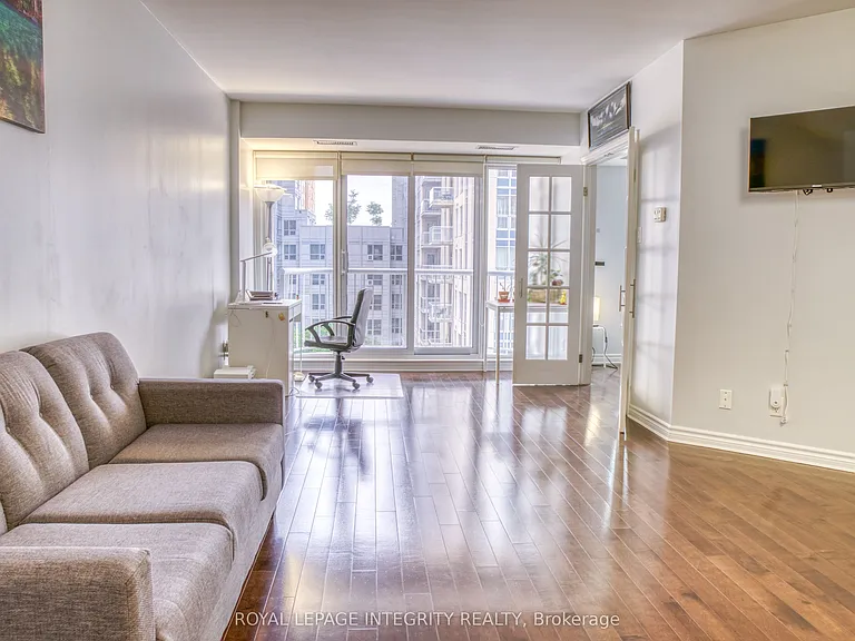 234 Rideau St #707 — Photo 11