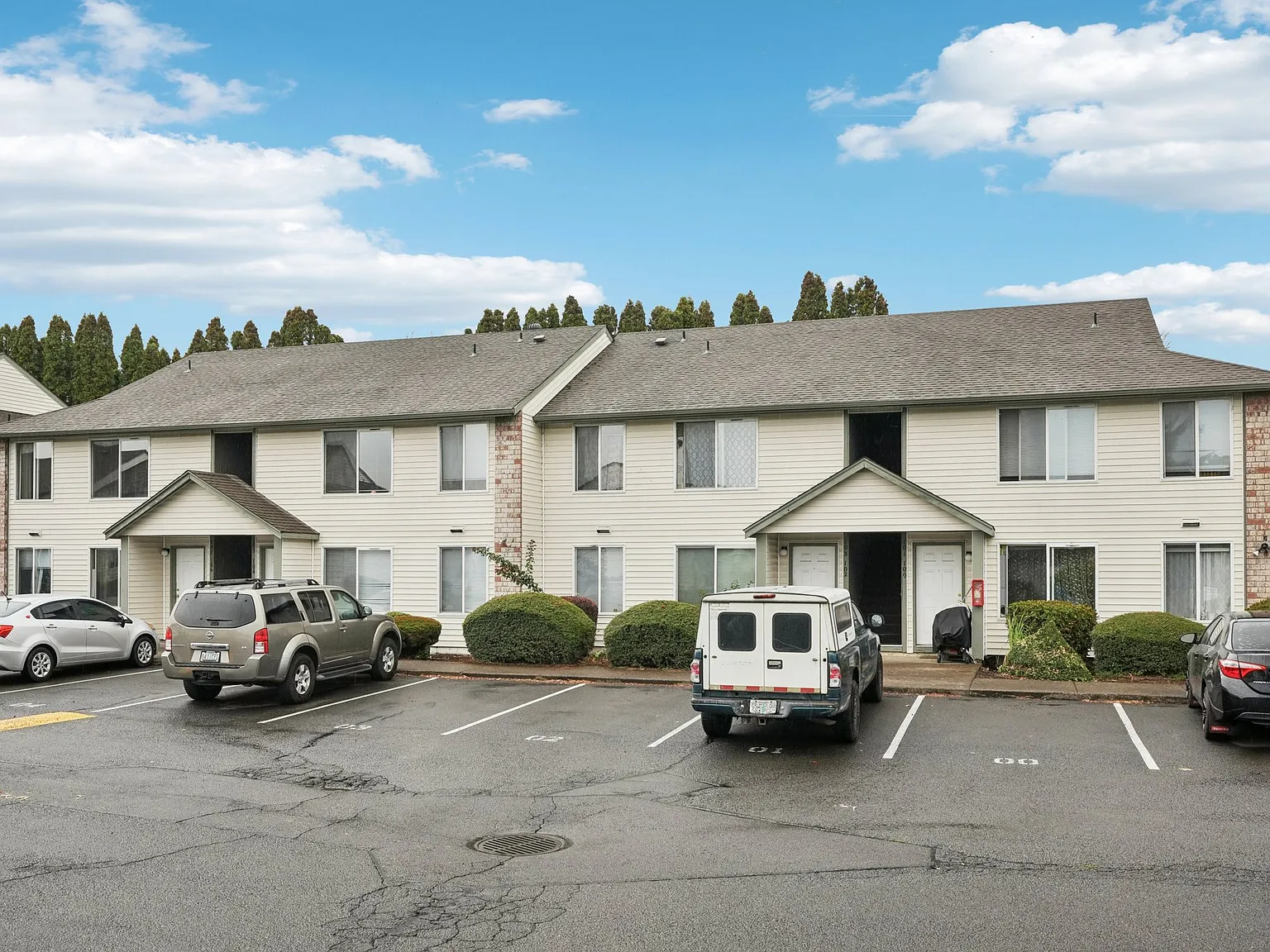 Stonehedge Court Apartments — Photo 3