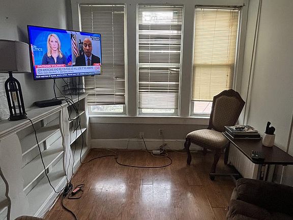 5th image of 4926 9th St NW